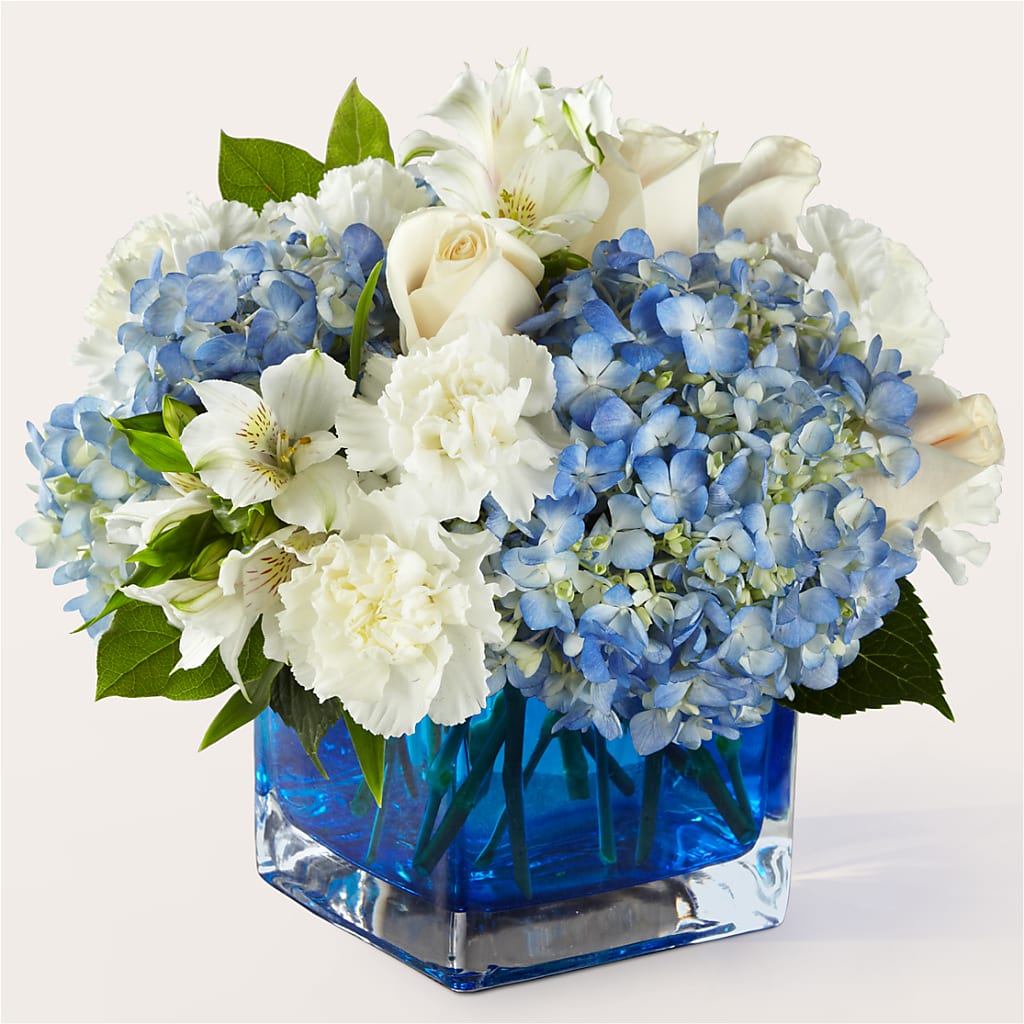 Soothing Waters Bouquet – MAYA'S FLOWER SHOP, Carmichael CA