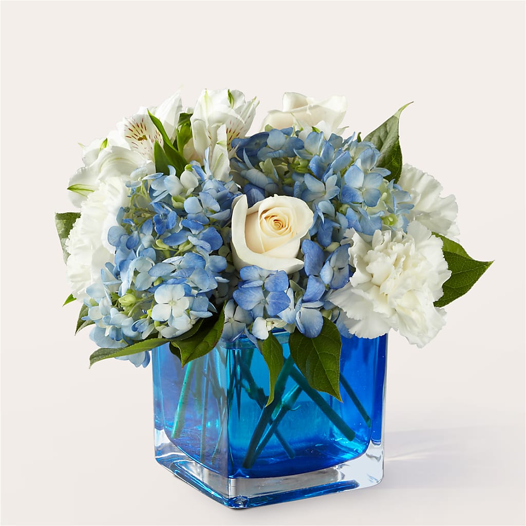 Soothing Waters Bouquet – MAYA'S FLOWER SHOP, Carmichael CA