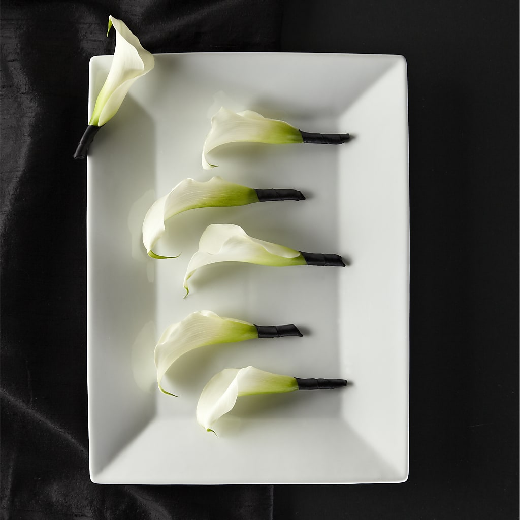 Calla Lily Promise Boutonniere – MAYA'S FLOWER SHOP, Carmichael CA