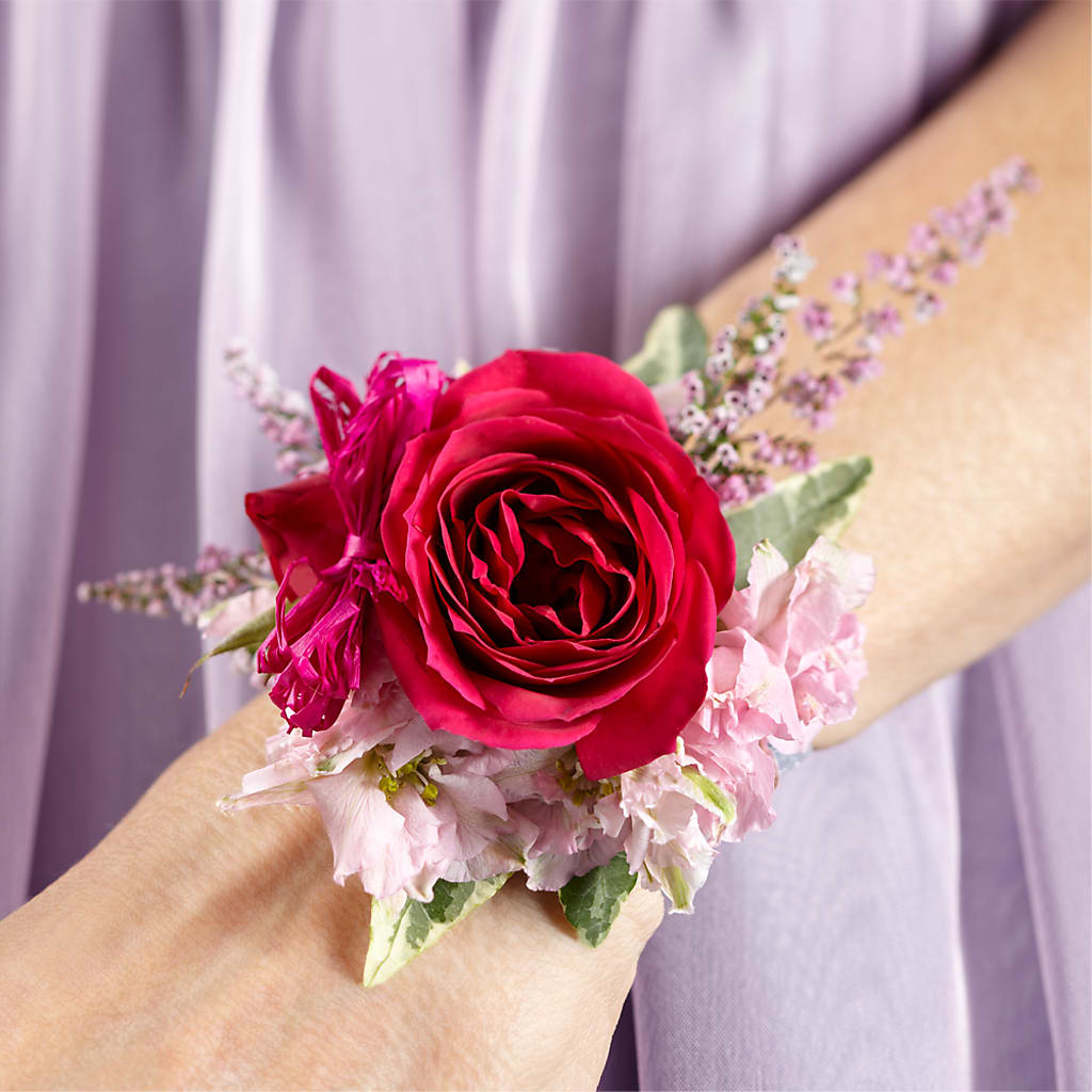 Rose Charm Corsage – MAYA'S FLOWER SHOP, Carmichael CA