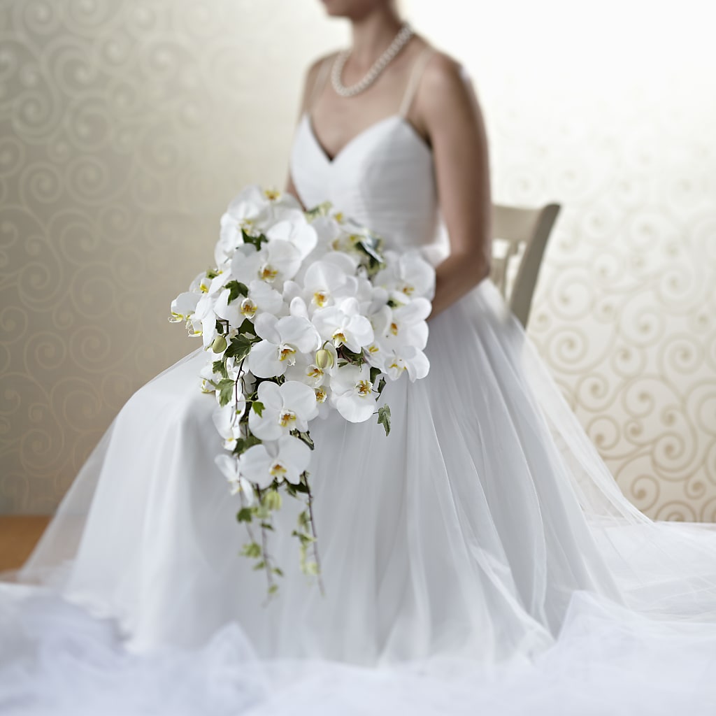 Classic White Bouquet – MAYA'S FLOWER SHOP, Carmichael CA