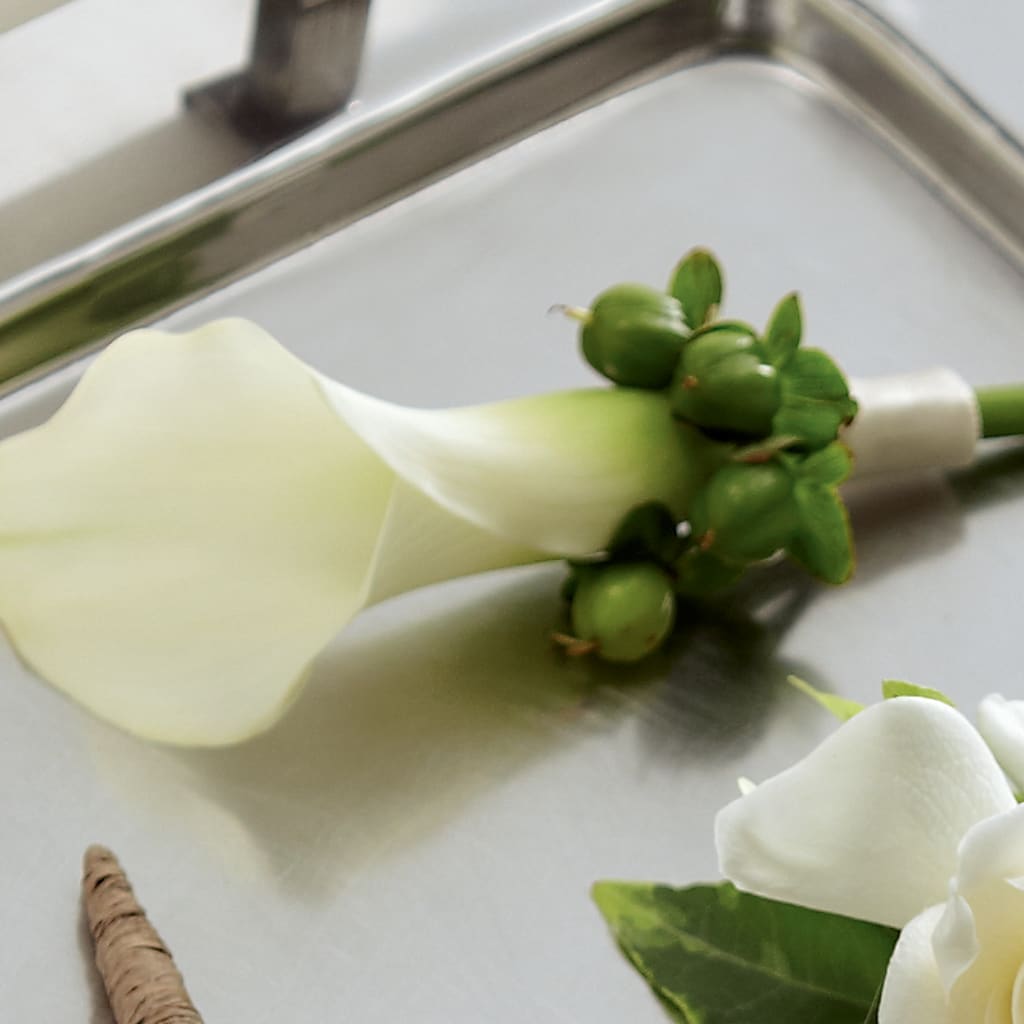 White Calla Boutonniere – MAYA'S FLOWER SHOP, Carmichael CA