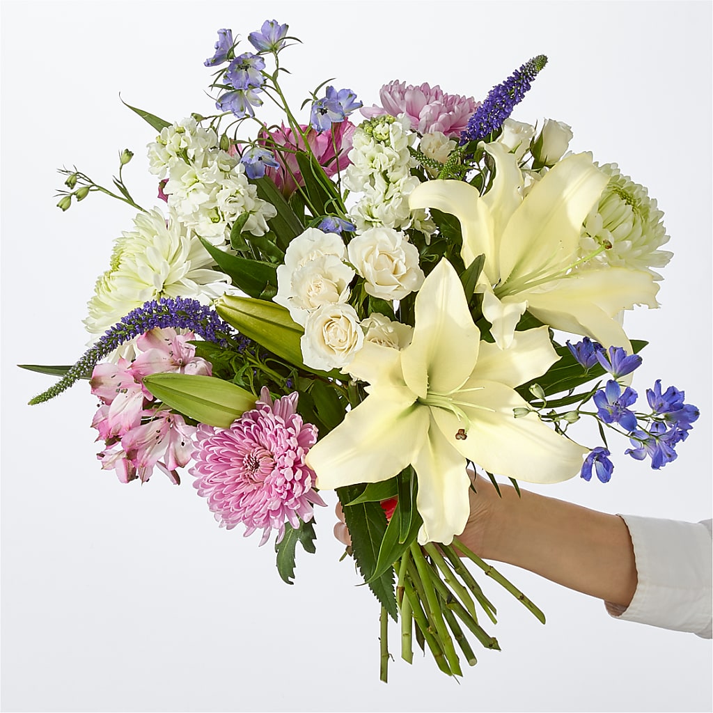 Winter Celebration Bouquet – MAYA'S FLOWER SHOP, Carmichael CA