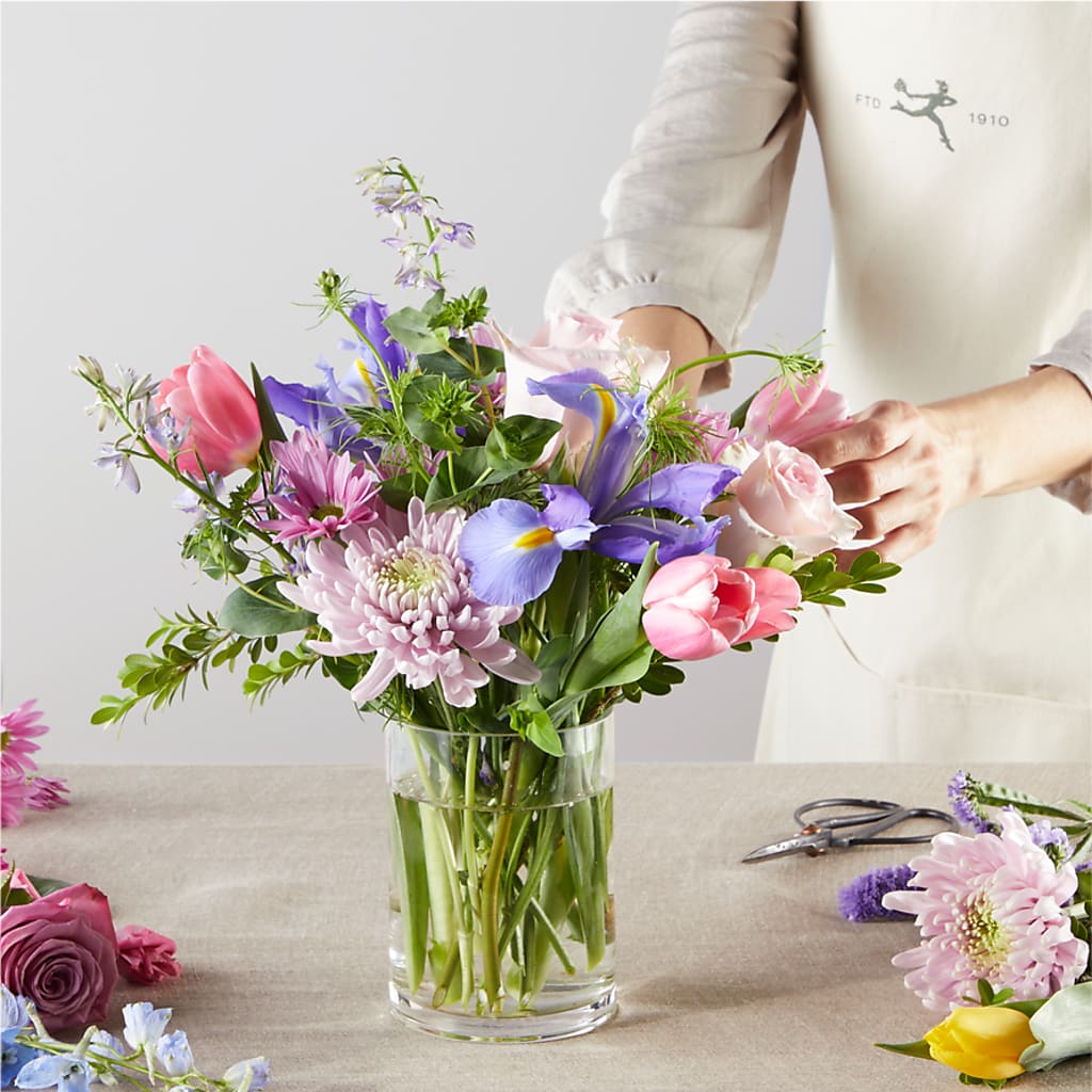 Pastel Tradition - A Florist Original – MAYA'S FLOWER SHOP, Carmichael CA
