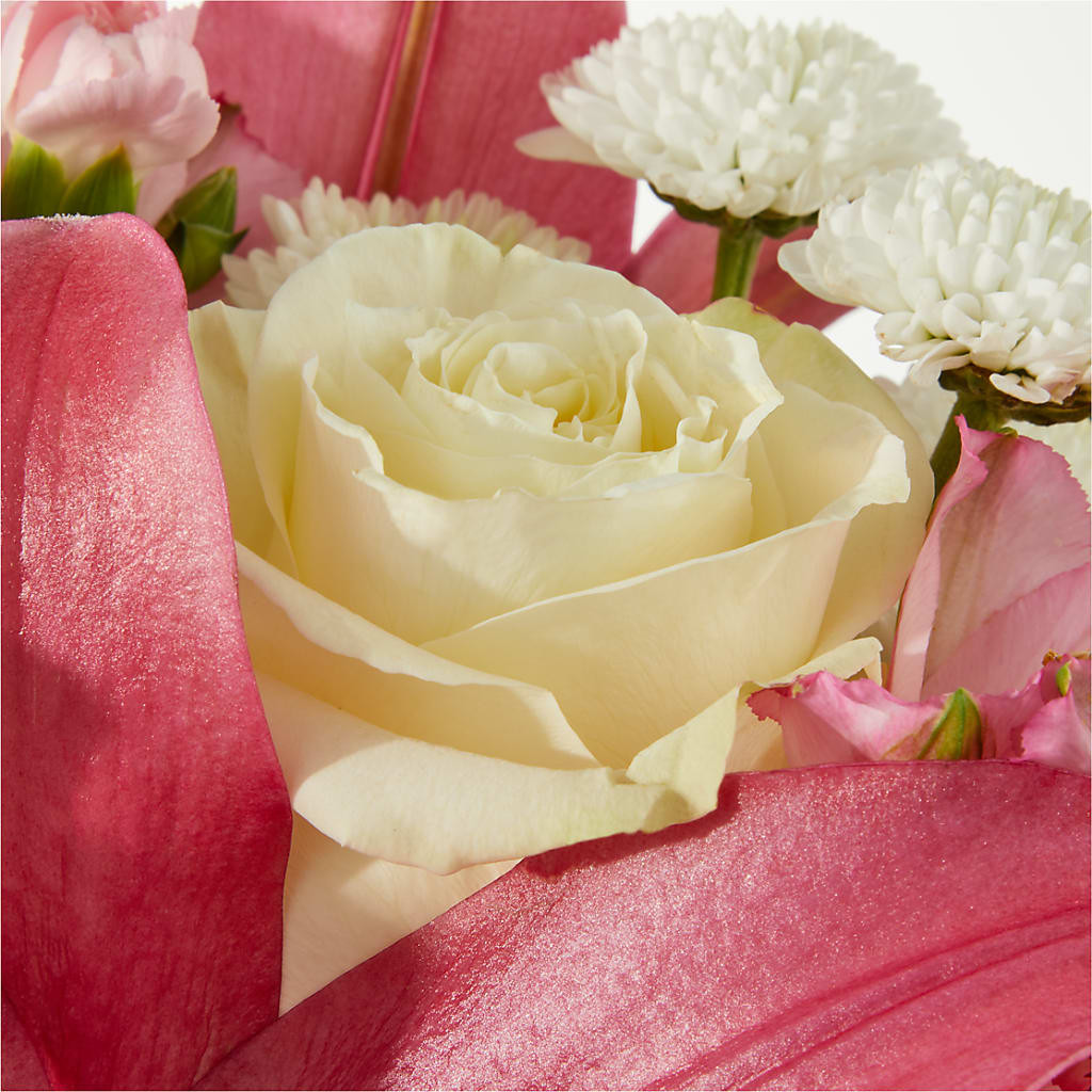 Piece of Cake Bouquet – MAYA'S FLOWER SHOP, Carmichael CA