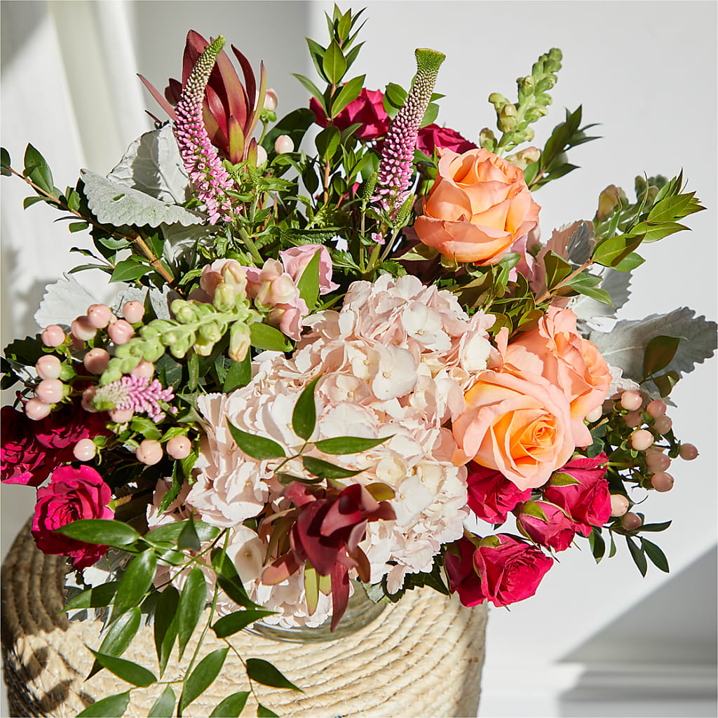 Glitz & Glam Bouquet – MAYA'S FLOWER SHOP, Carmichael CA